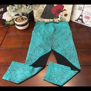 Crop Lululemon Leggings_Size4_Used_Great Condition
